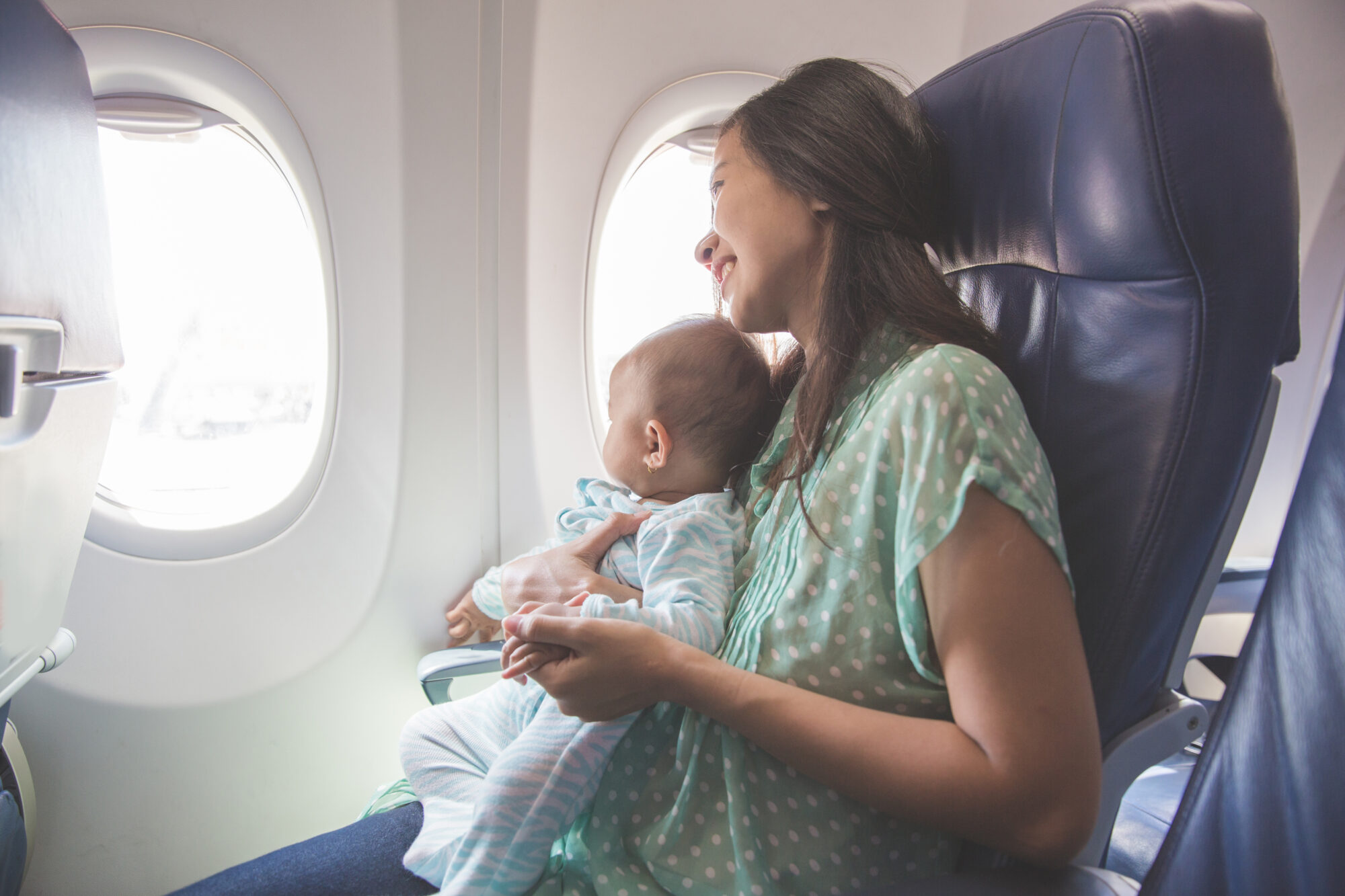 viaggiare in aereo con neonati